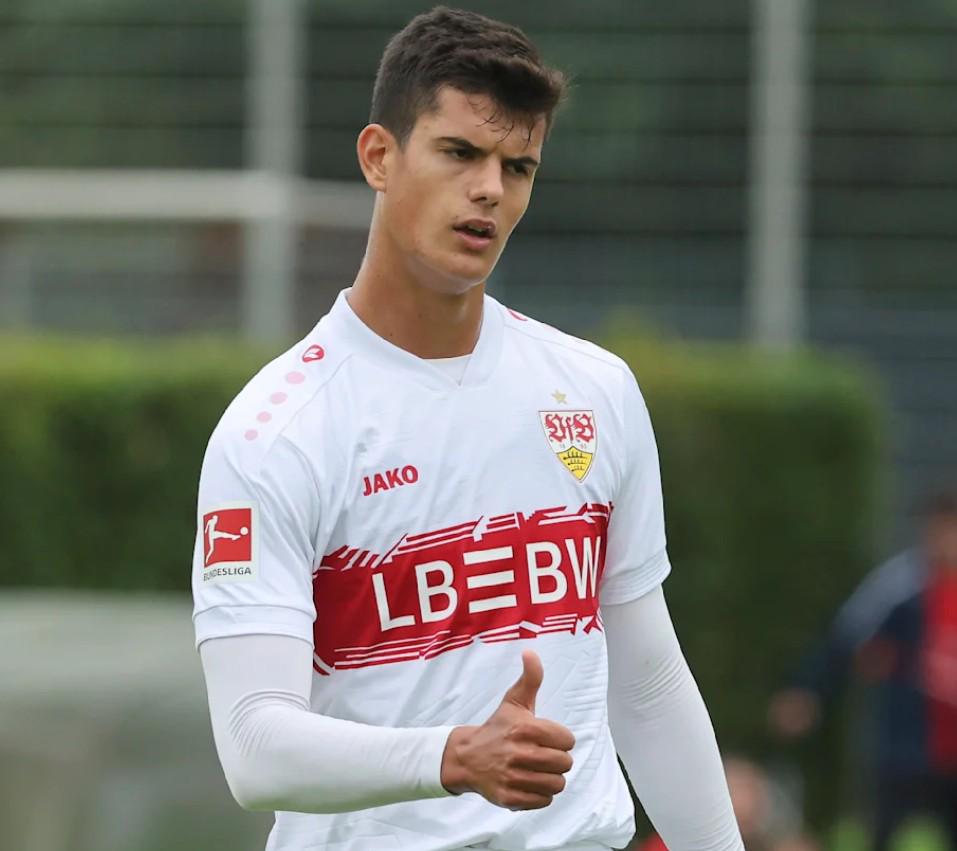 斯图加特主场胜出，继续保持领先