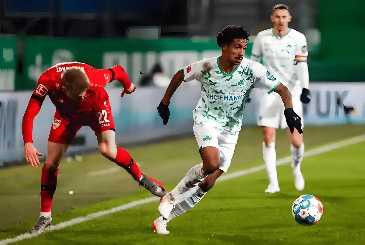 沙尔克04客场失利柏林赫塔，保级前景雾茫的简单介绍