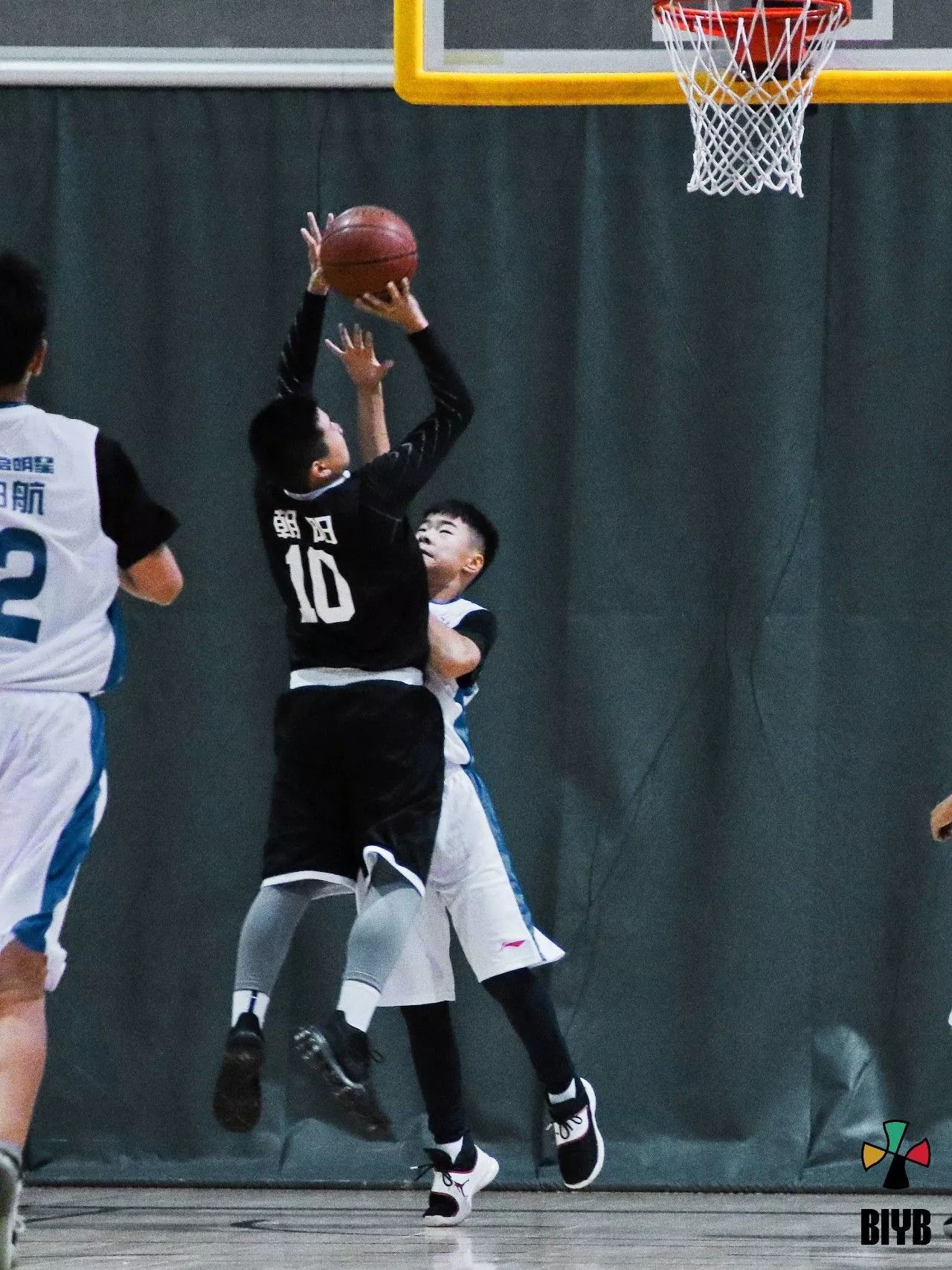 包含强强对决，双方实力相当难分伯仲的词条