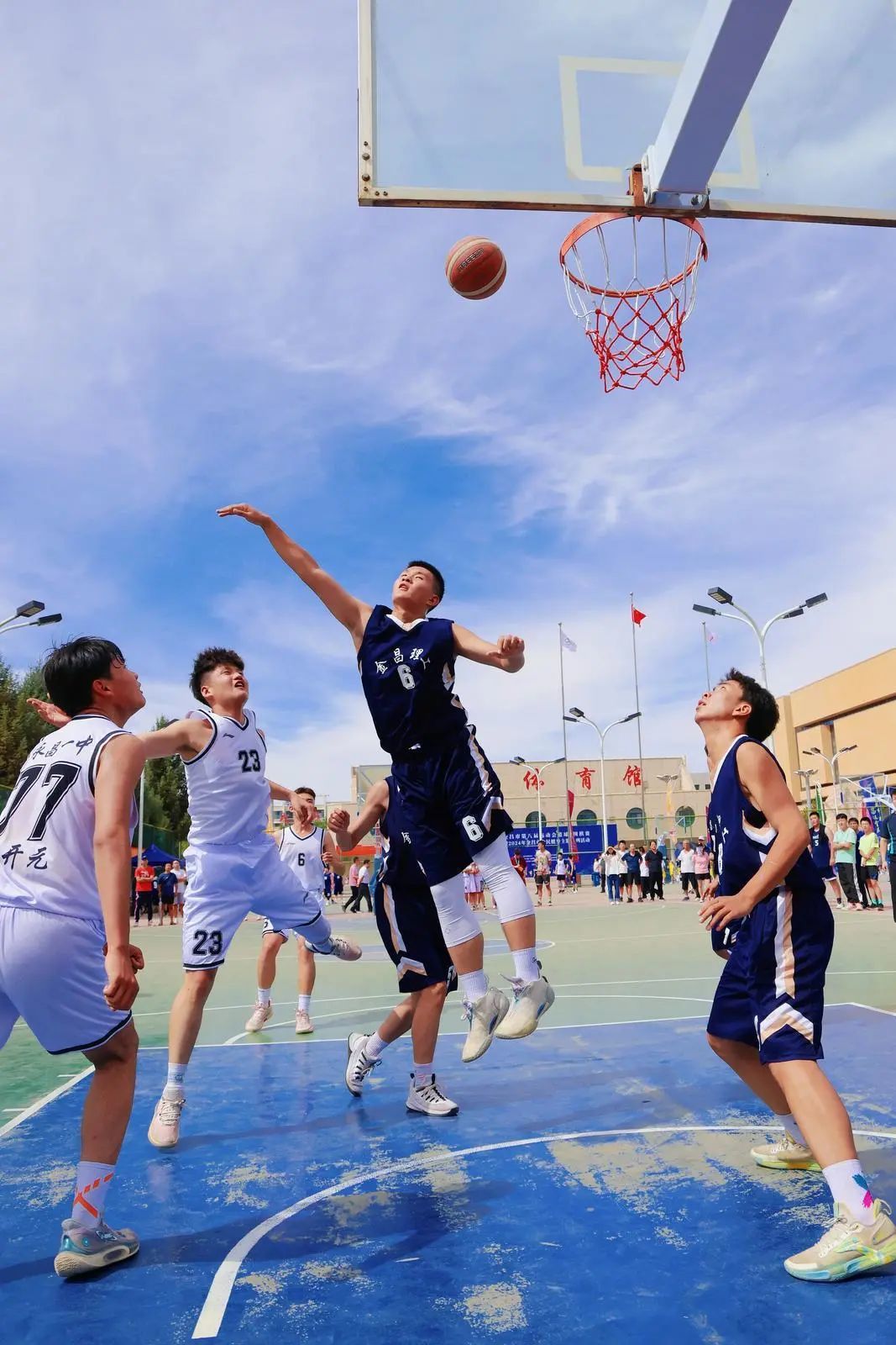 球员们在比赛中的精彩表现，激动人心！