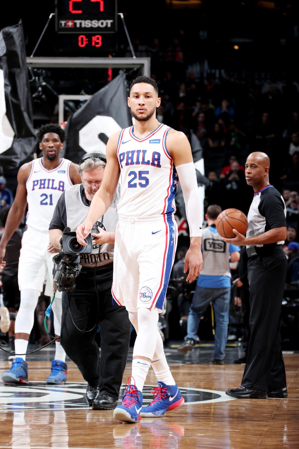 惊艳表现！新秀连续砍分，倾倒球迷的简单介绍