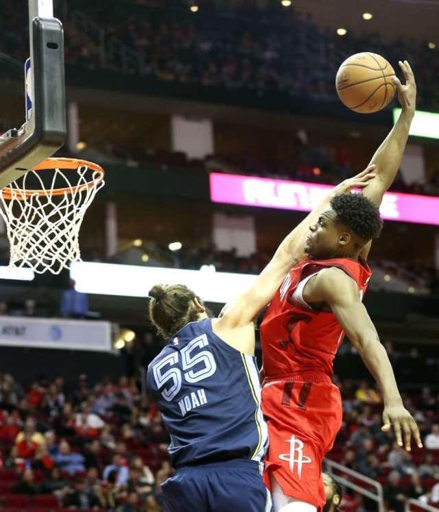 旗鼓相当，双方发挥极致技术争夺胜负的简单介绍