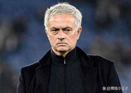 队员受伤退场，球队面临困境但奋勇抗争