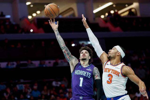 尼克斯大胜马刺：兰多夫率队轻松击败对手的简单介绍