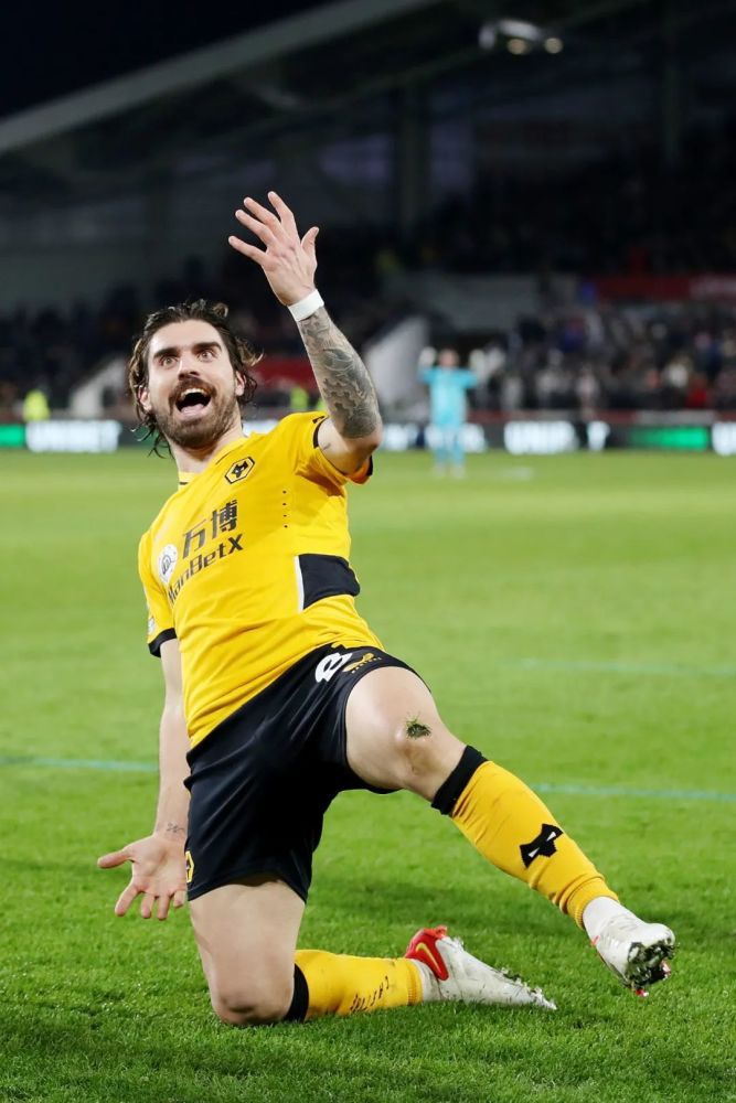 包含尼斯成功击败对手，球员技惊四座展现出色实力的词条