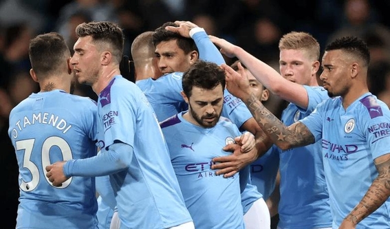 曼城轻松击败沃特福德,卫冕冠军气势如虹的简单介绍