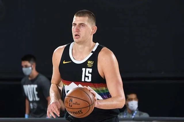 MVP候选人砍下30+，领军闯入季后赛的简单介绍