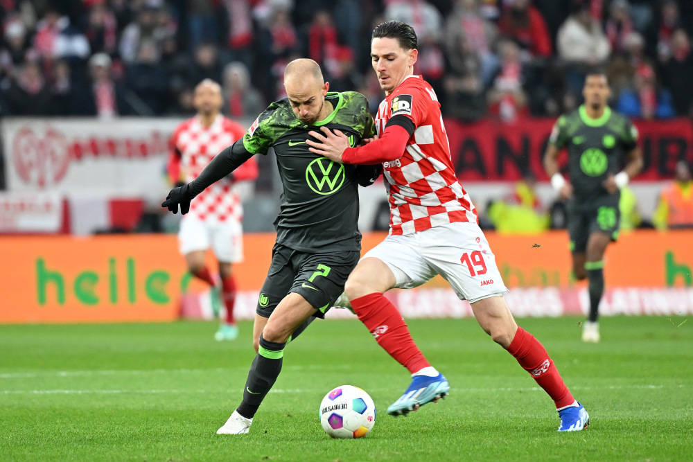 关于美因茨客场较量，争夺保级关键战的信息