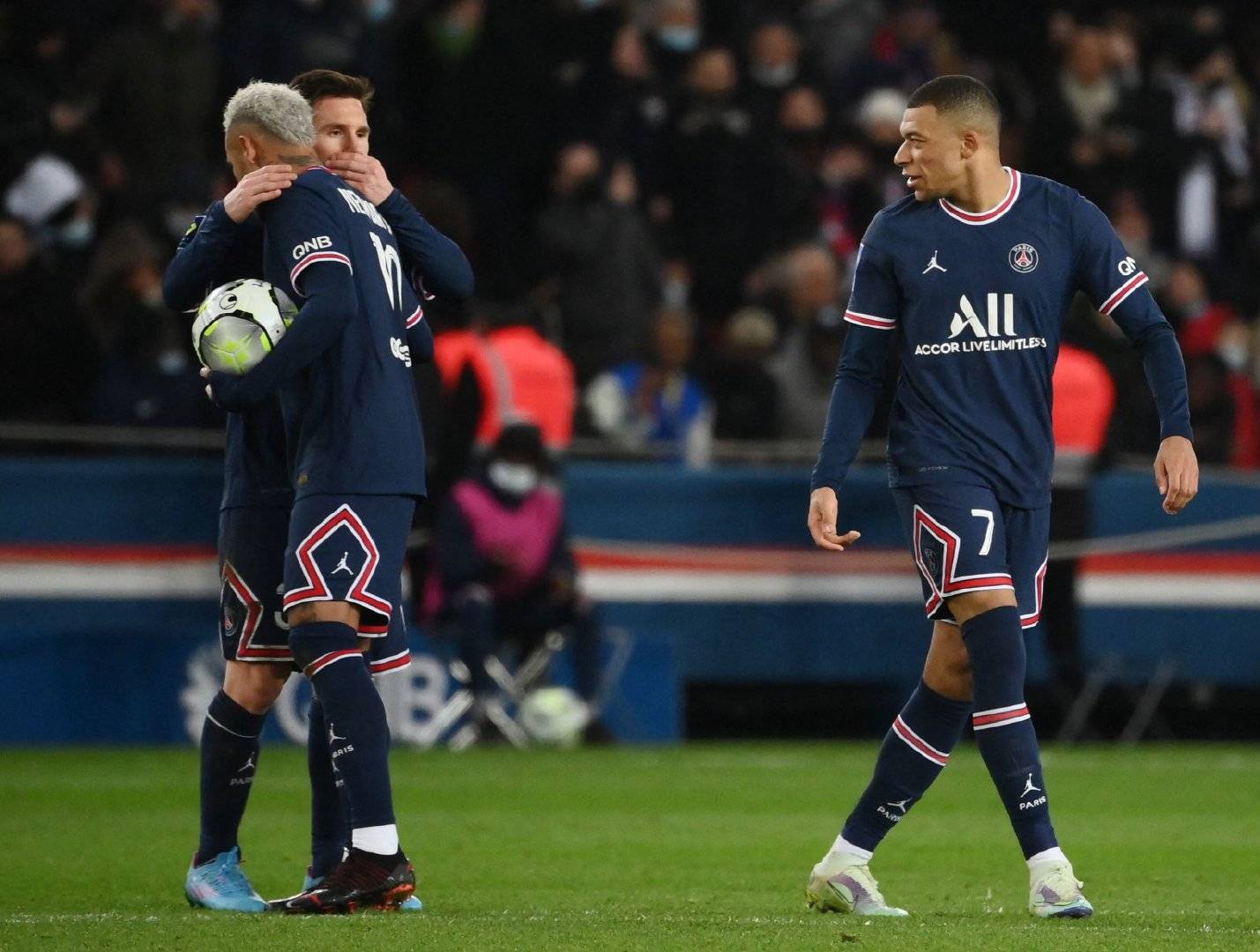 卡利亚里主场被热那亚逼平，需寻找进攻契机的简单介绍