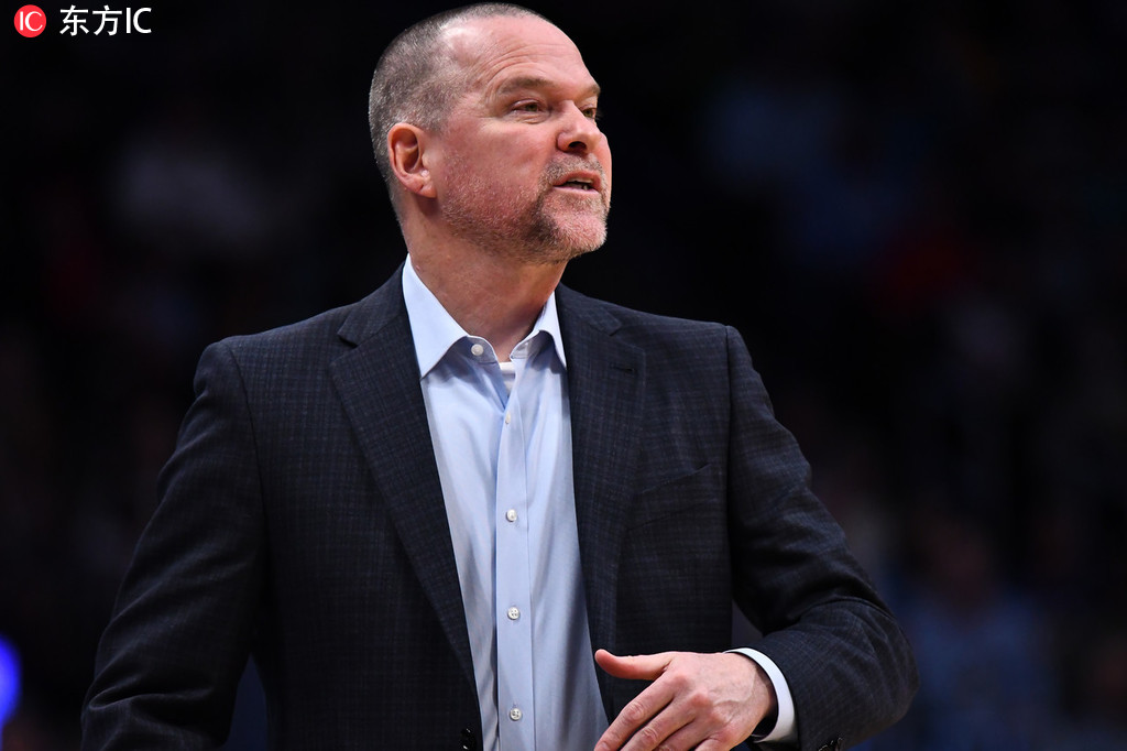 惨败之后主帅紧急召开会议，全队寻找失利原因的简单介绍