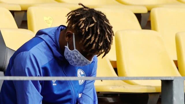 包含帕德博恩取得一场关键胜利，保持向上势头的词条