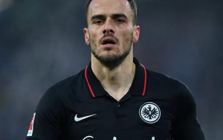 包含自由人得分频频,场上风云捕捉人心的词条