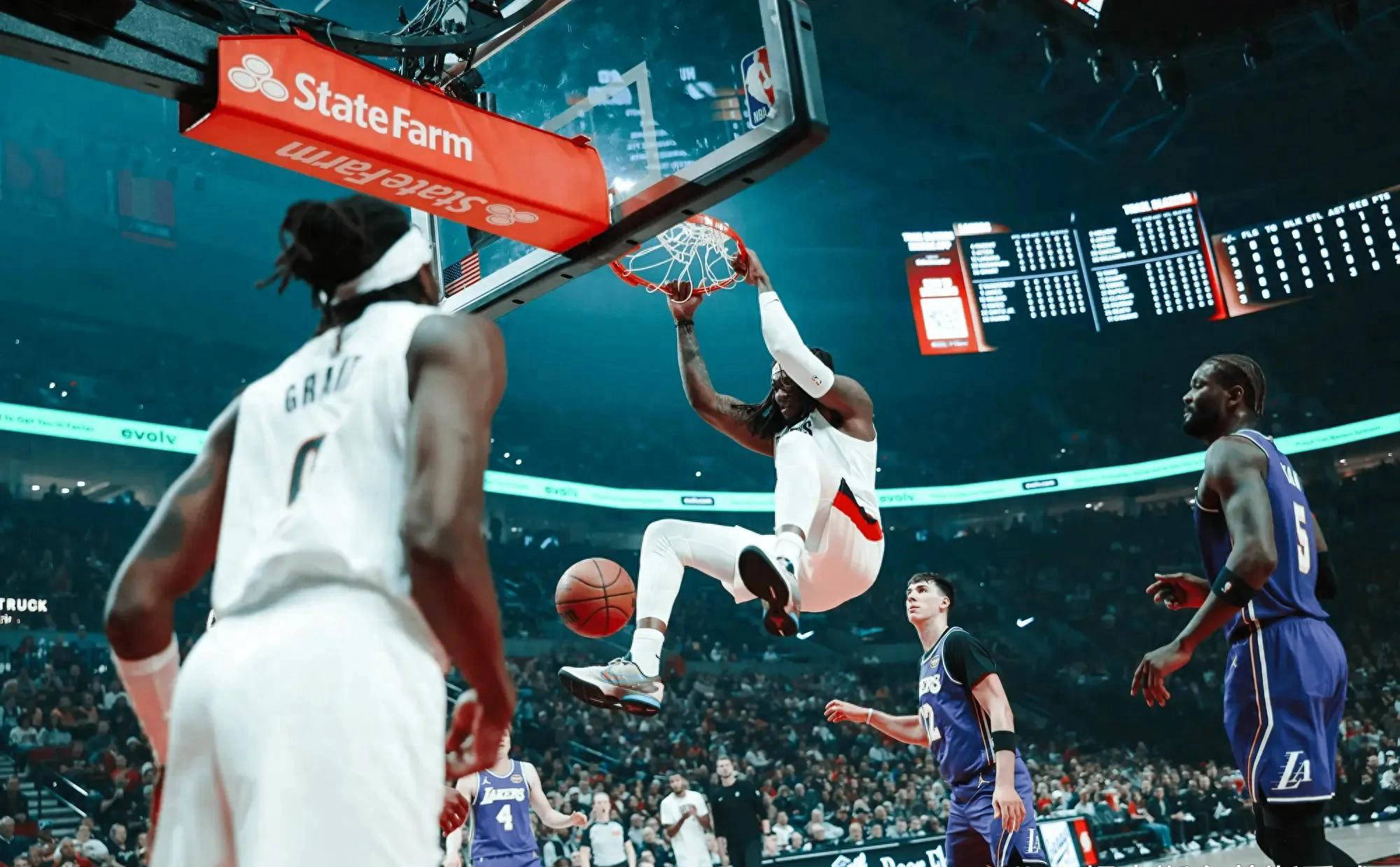 开拓者队击败湖人队，取得重要胜利