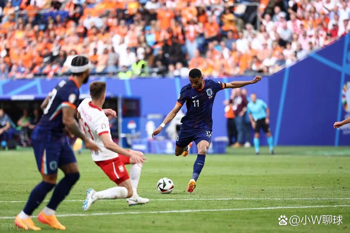 包含激烈足球对抗，球队实力冠军争夺的词条