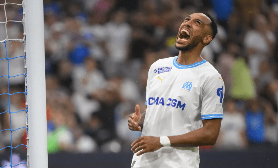 包含阿贾克斯表现抢眼，球队成绩蒸蒸日上的词条