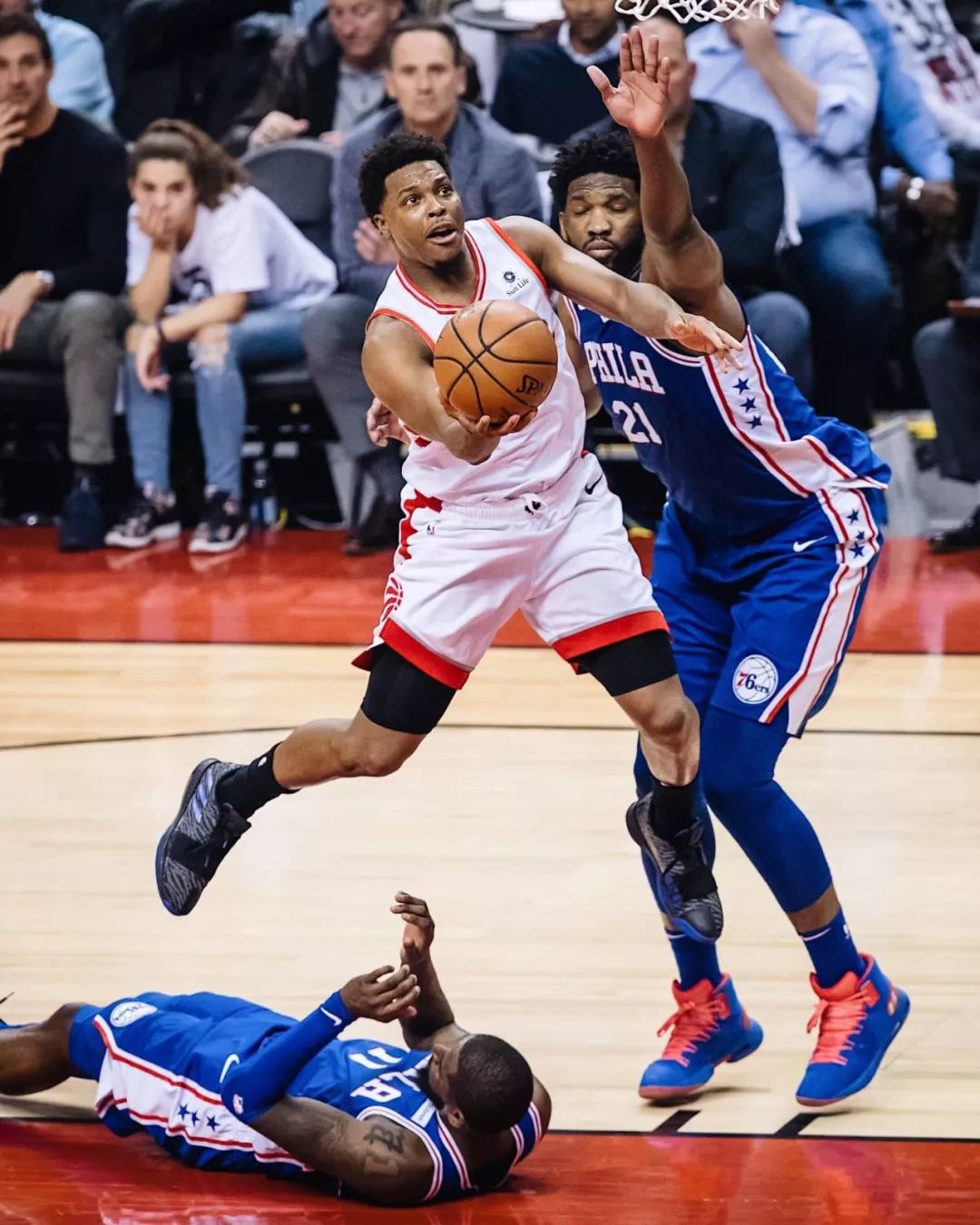 猛龙遭遇激烈对抗，全队联手突围