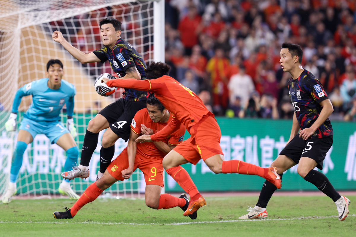 关于国内足球联赛的较量吸引观众眼球的信息 关于国内足球联赛的较量吸引观众眼球的信息