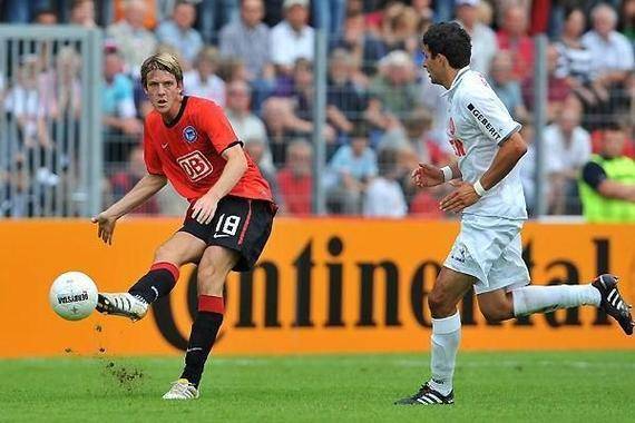 柏林赫塔客场逆袭,建立领先优势 柏林赫塔客场逆袭,建立领先优势