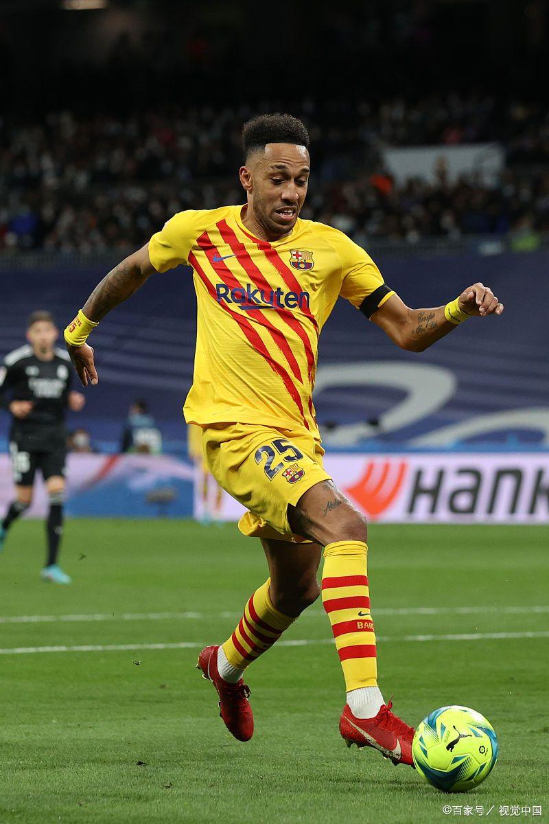 皇马遭遇连败,主帅正考虑战术调整 皇马遭遇连败,主帅正考虑战术调整