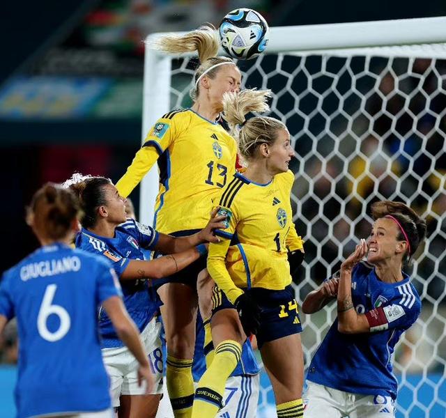 关于瑞典女足队在比赛中力压对手，取得胜利的信息