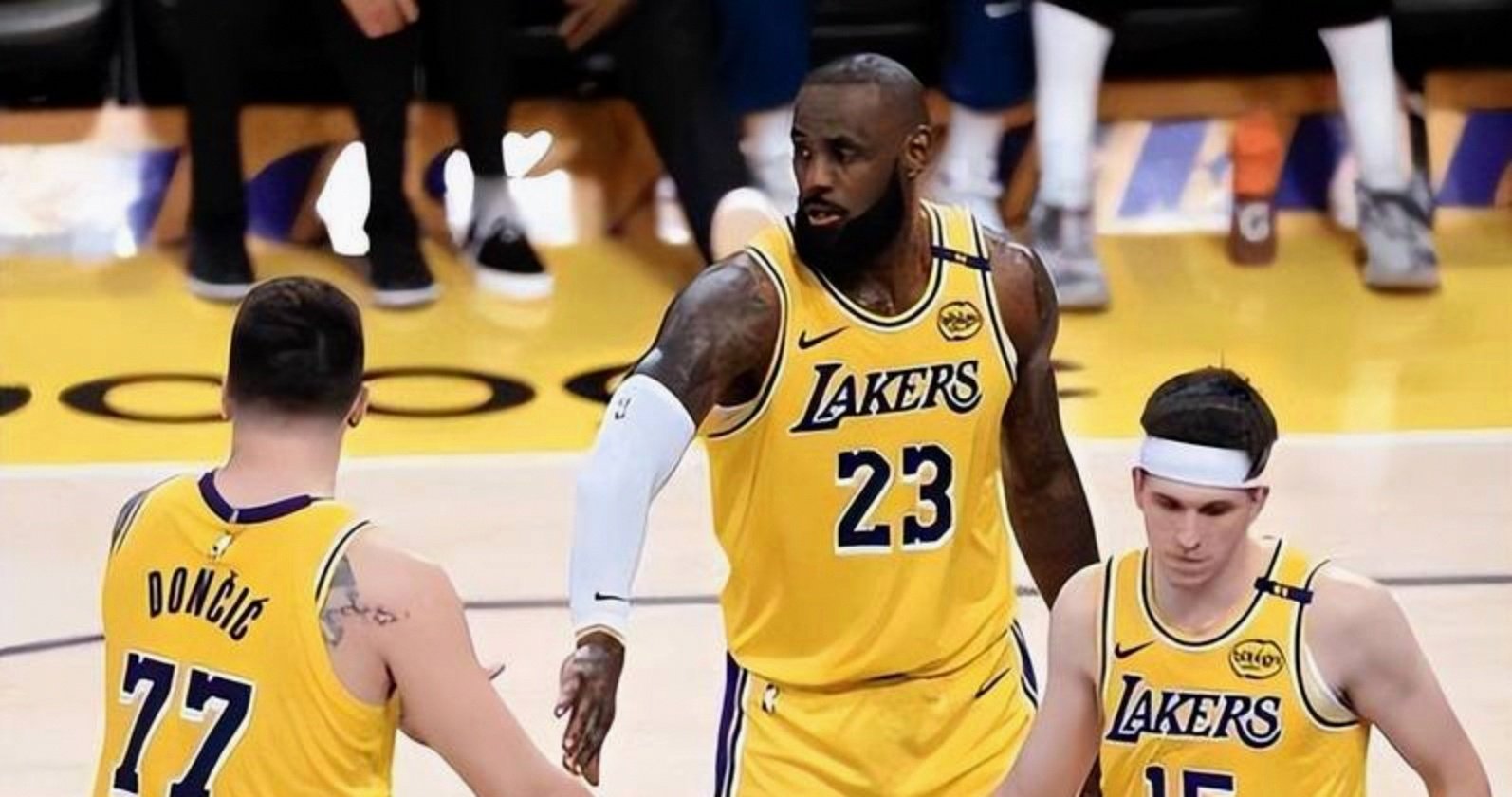 至尊詹姆斯领衔湖人队再获胜利,巩固榜首位置的简单介绍 至尊詹姆斯领衔湖人队再获胜利,巩固榜首位置的简单介绍