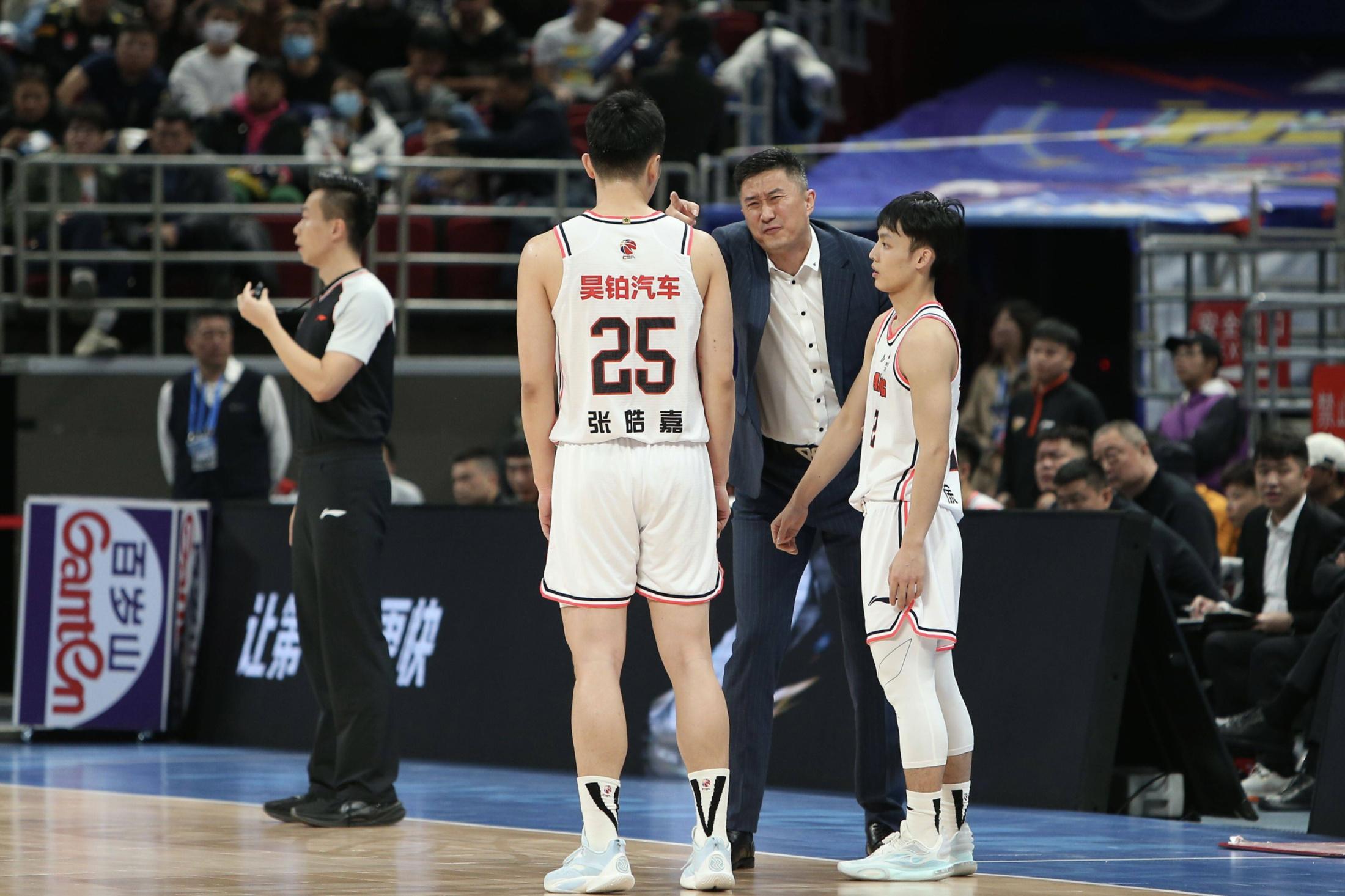 男子篮球联赛再掀激烈对决,谁能称王?的简单介绍 男子篮球联赛再掀激烈对决,谁能称王?的简单介绍