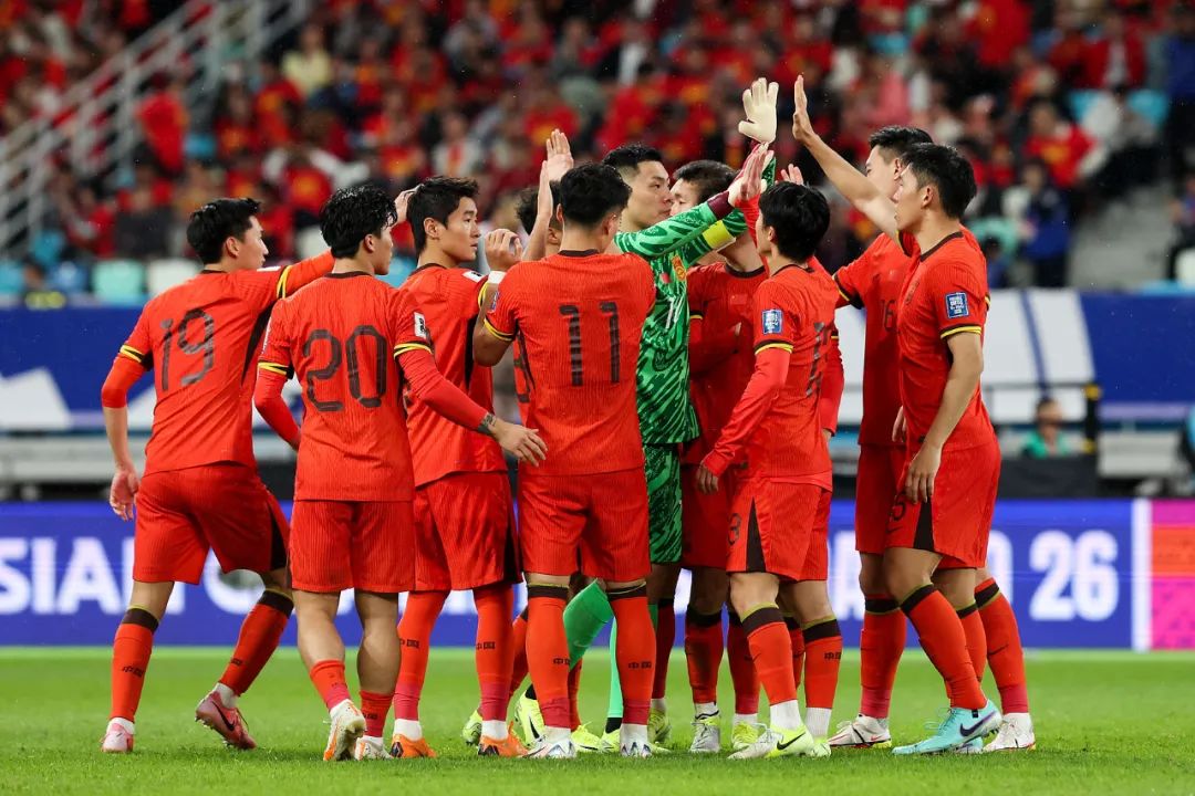 国际足坛掀起风暴，中国队横扫群雄的简单介绍