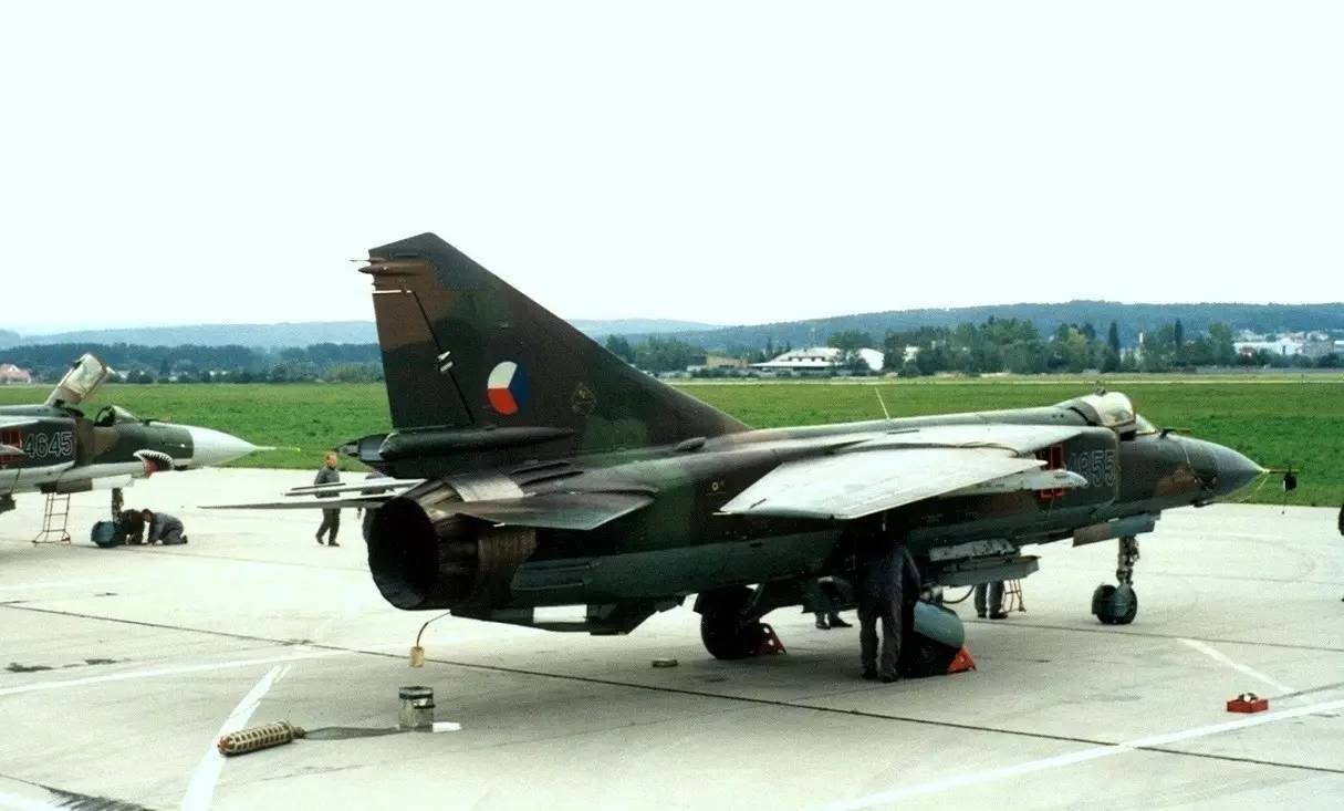 捷克客场大胜斯洛伐克,豪取三分