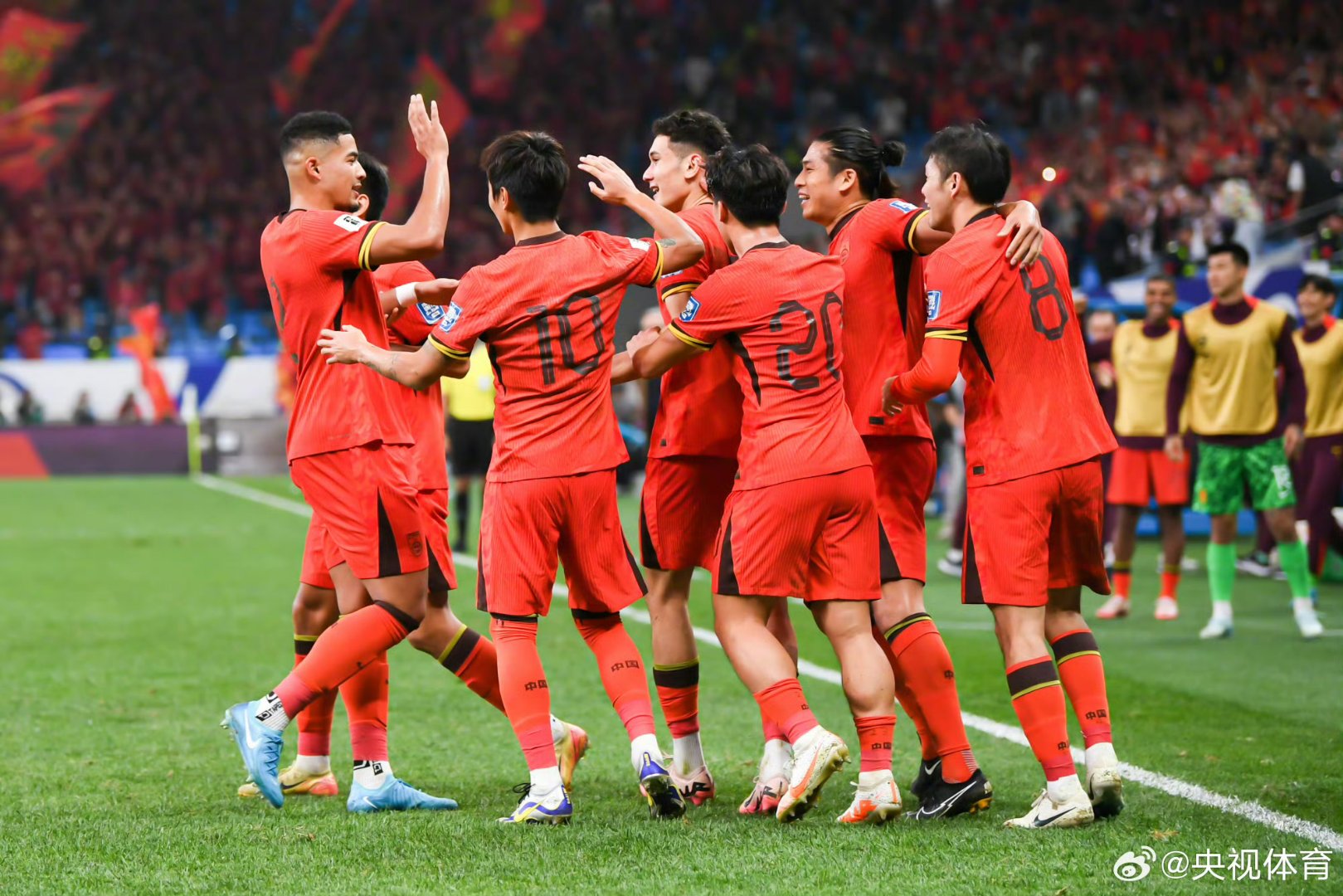 关于足球热战再起,球队实力激烈争斗的信息 关于足球热战再起,球队实力激烈争斗的信息