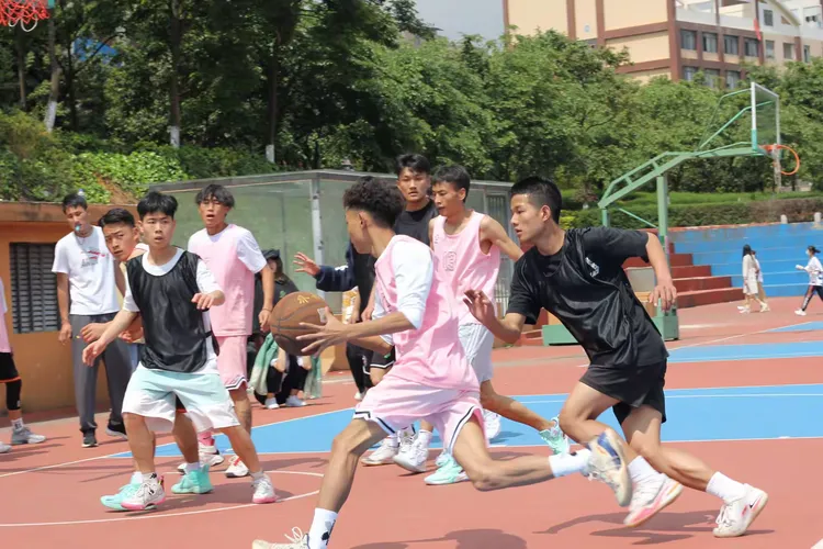 关于比赛节奏快速切换，双方你争我夺的信息