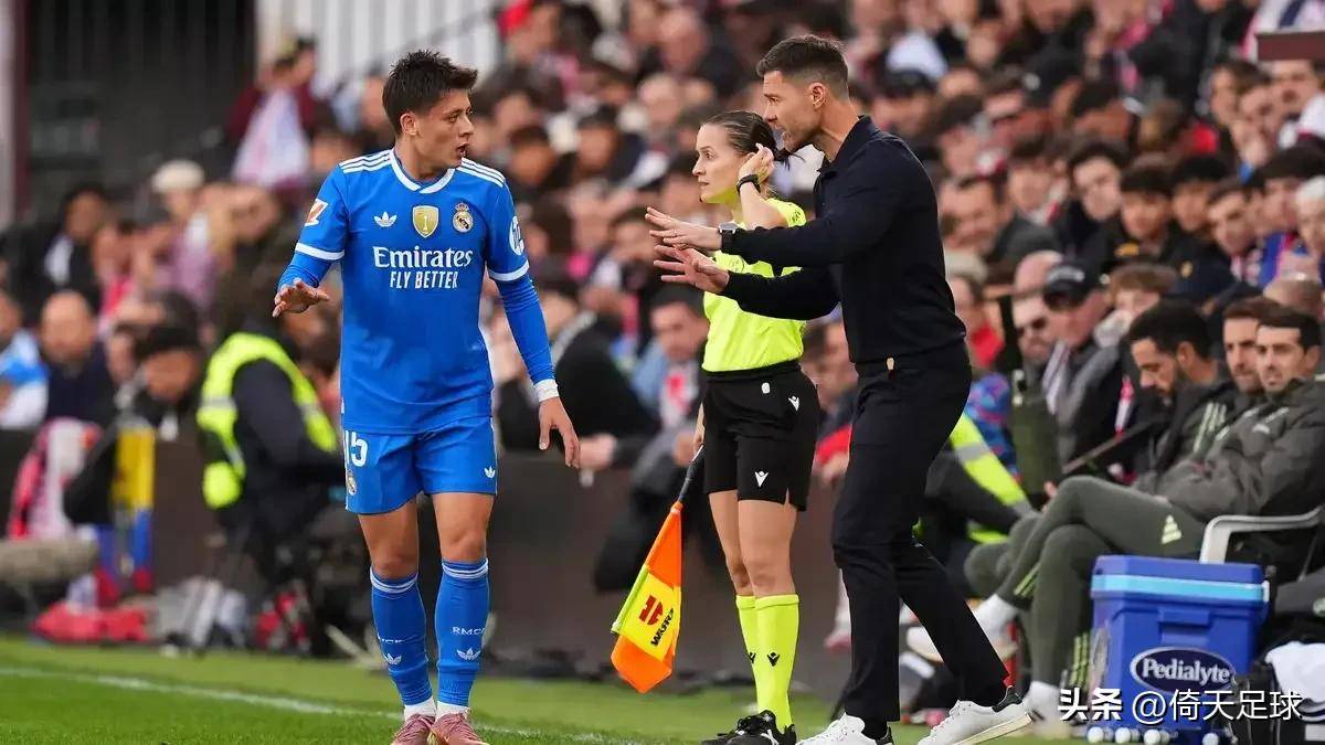 包含莱万多夫斯基帽子戏法，拜仁慕尼黑胜出的词条