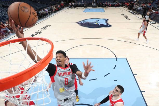 荷兰客场逆转乌克兰,取得关键胜利