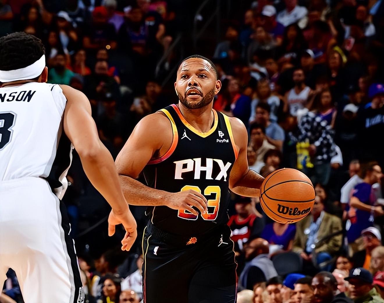 荷兰客场逆转乌克兰,取得关键胜利 荷兰客场逆转乌克兰,取得关键胜利