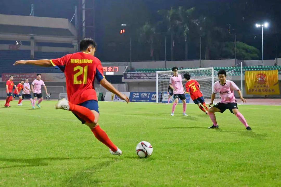 精彩足球比赛中的高潮连连让人陶醉的简单介绍