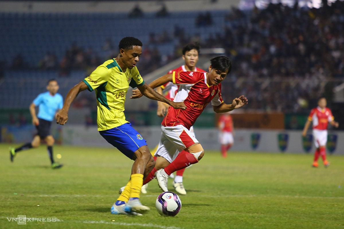 包含巴西队将在友谊赛中对阵秘鲁队,争夺胜利的词条