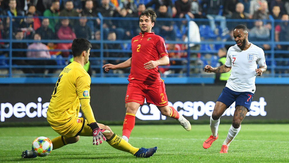 包含捷克四连胜继续领跑榜首，实力暴涨之势的词条