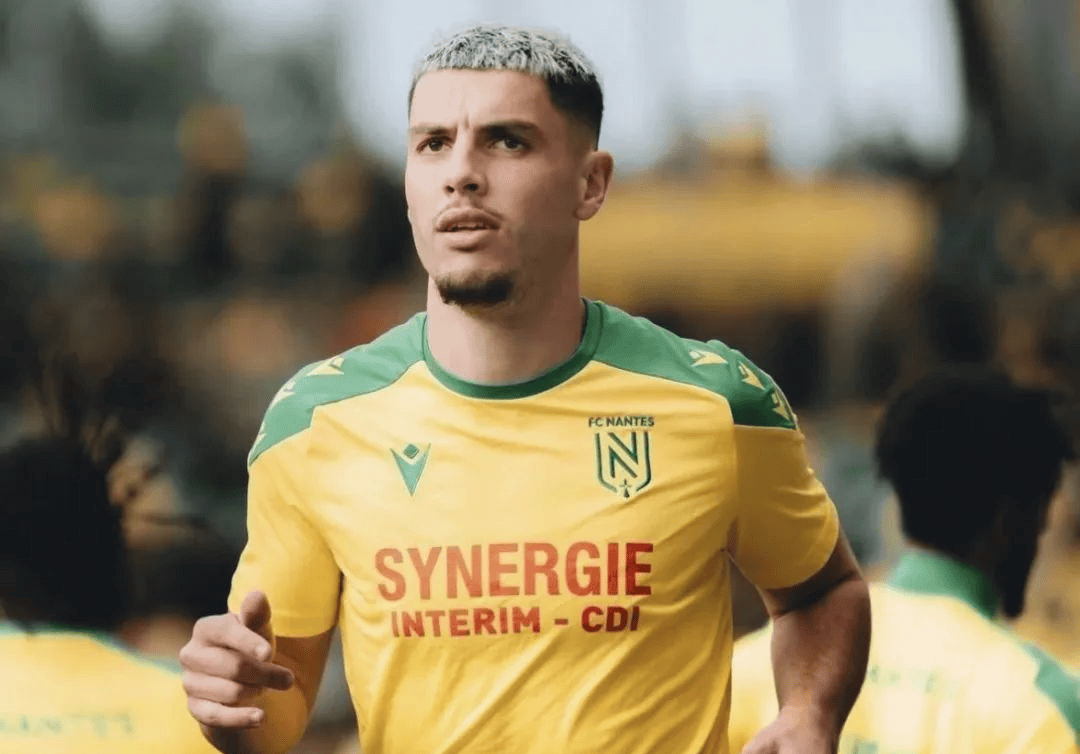 包含里尔主场逼平昂热，保持不败纪录的词条