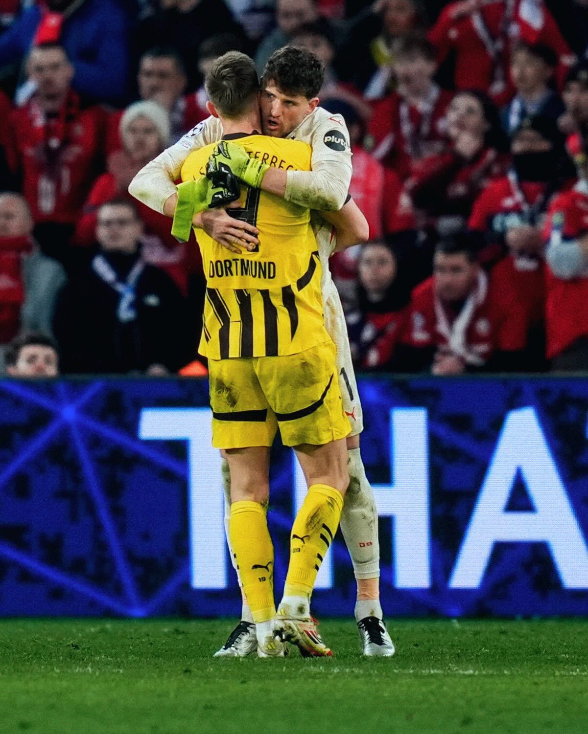 多特蒙德门将神勇，助球队战胜对手