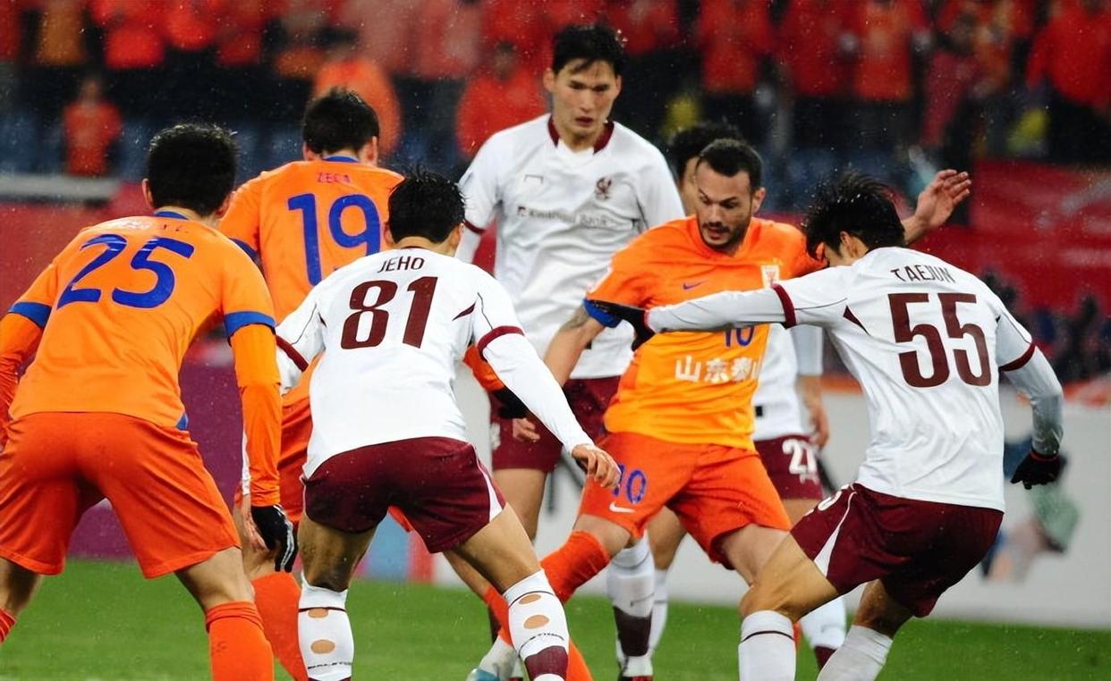 勇夺胜利的球队在赛场上表现非凡的简单介绍