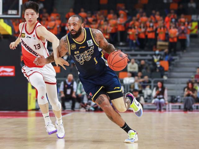 外援受伤退场，球队攻防失调难破局