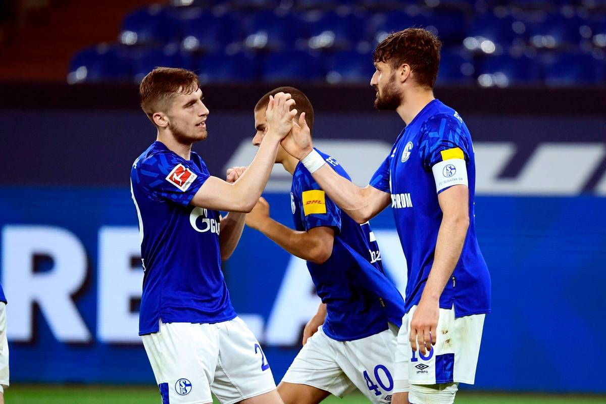 包含沙尔克04主场逼平拜仁慕尼黑，保持不败的词条