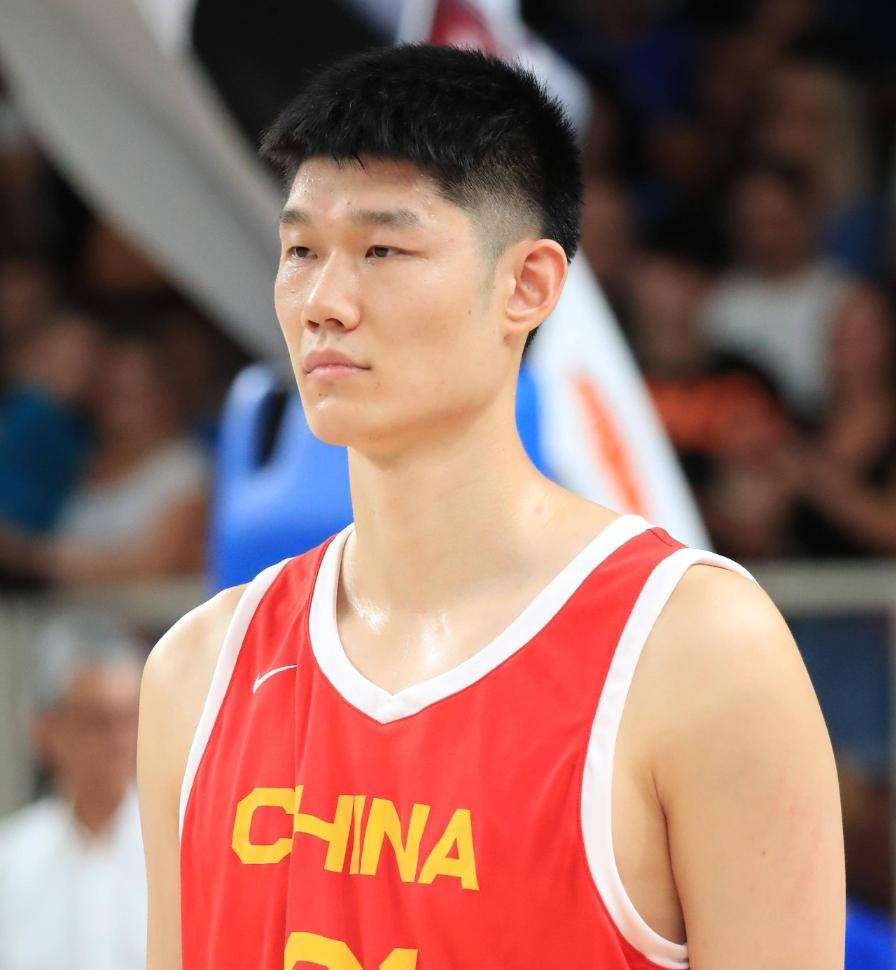 一位CBA球员在比赛中展现出色表现 一位CBA球员在比赛中展现出色表现