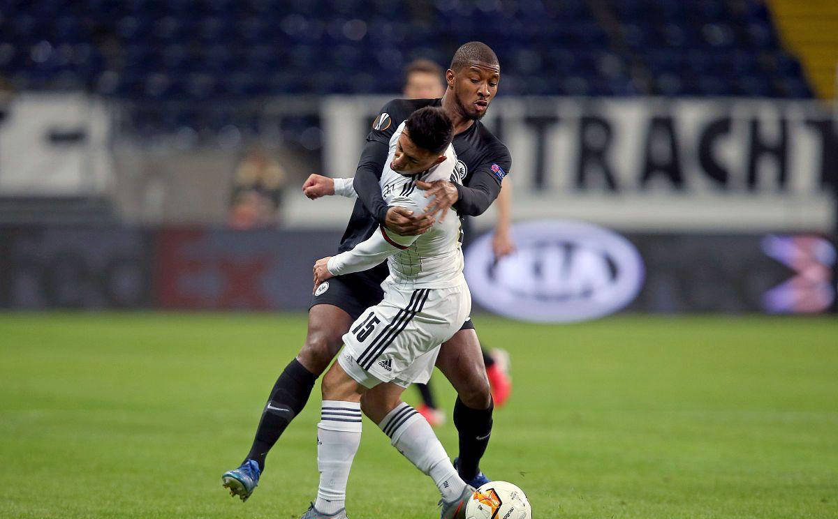 包含沃尔夫斯堡客场大捷，实现完美表现的词条