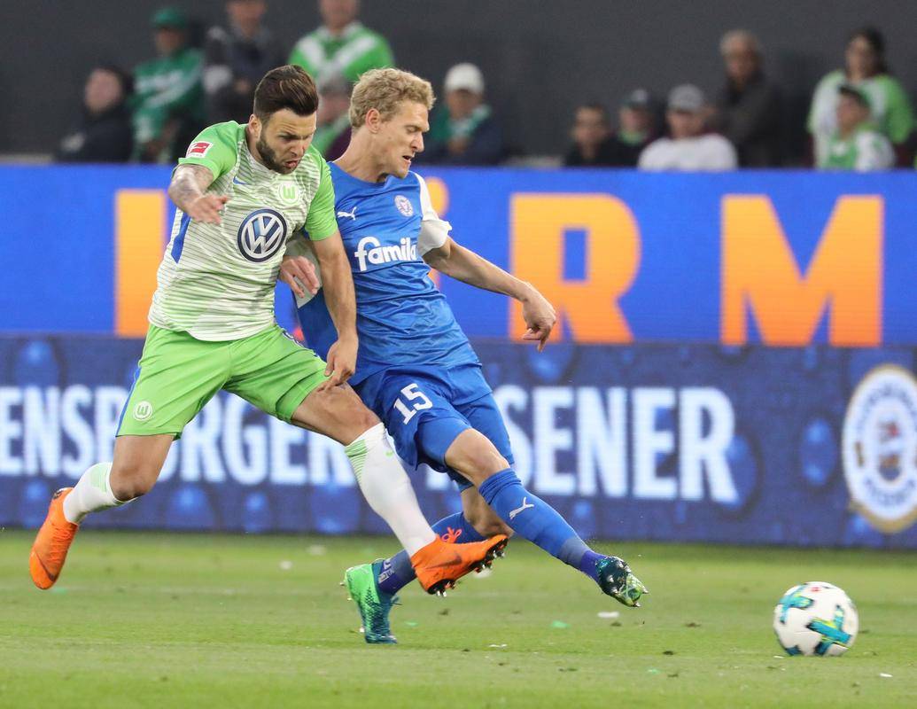 关于不伦瑞克主场不敌沙尔克04，表现暴跌的信息